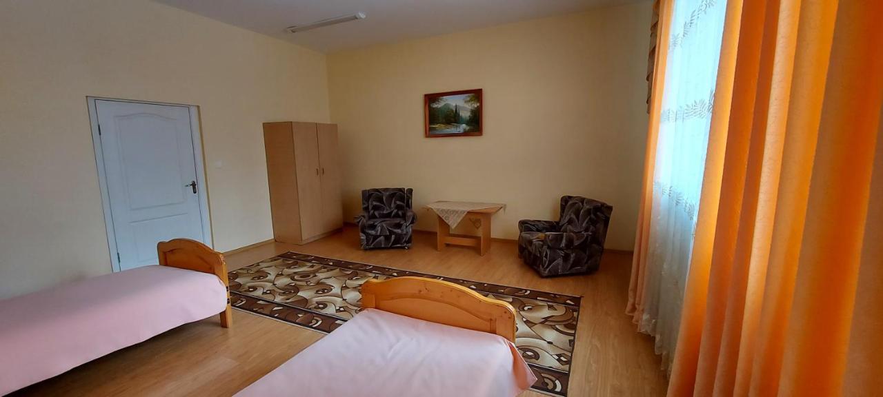 Hotel Bb Student Khust Eksteriør billede